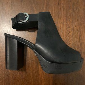 Topshop Ankle Strap Platform Sandal - Size 8.5!